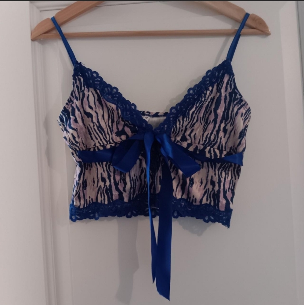 Funky blue zibra print top!